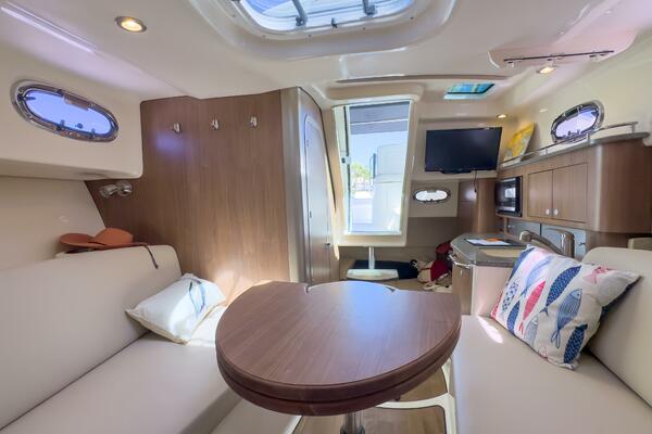 PEARL 31ft Boston Whaler Yacht For Sale