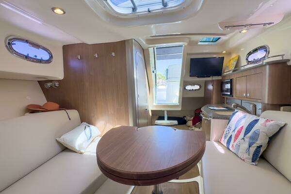 Boston Whaler 315 Conquest Yacht For Sale