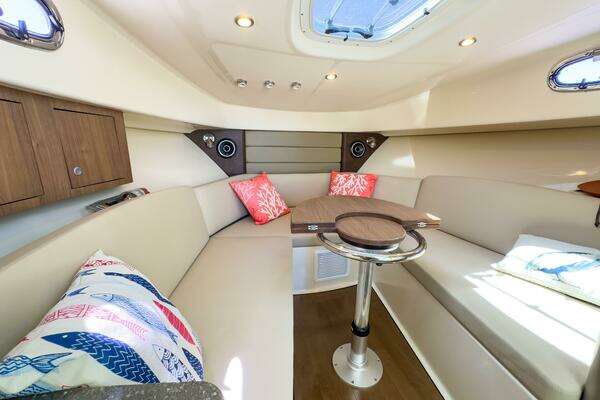 Boston Whaler 315 Conquest Yacht For Sale