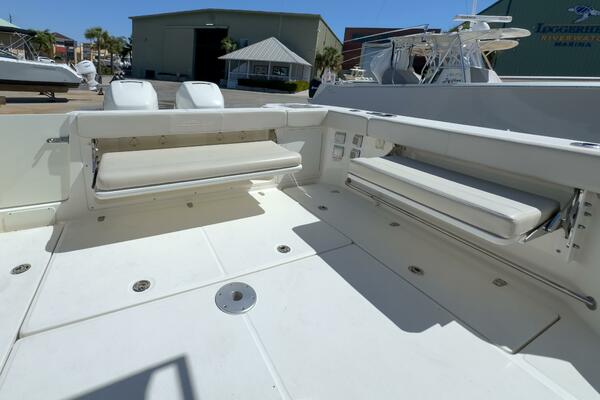 PEARL 31ft Boston Whaler Yacht For Sale