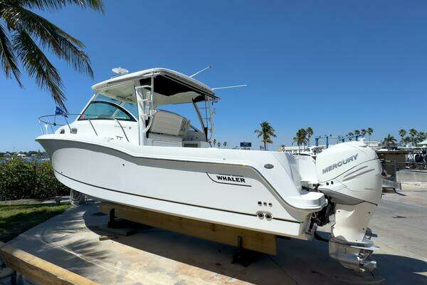 Boston Whaler 315 Conquest Yacht For Sale