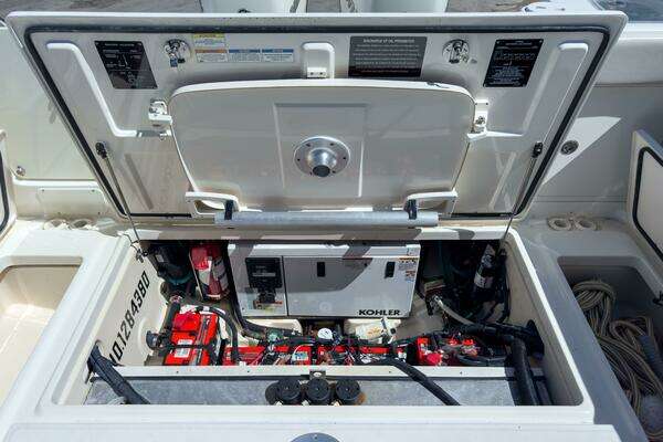 Boston Whaler 315 Conquest Yacht For Sale