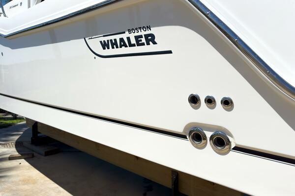 PEARL 31ft Boston Whaler Yacht For Sale