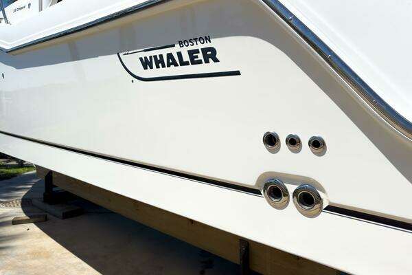 Boston Whaler 315 Conquest Yacht For Sale