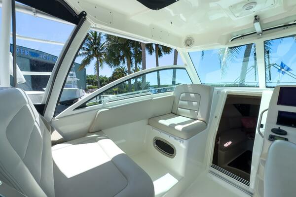 PEARL 31ft Boston Whaler Yacht For Sale