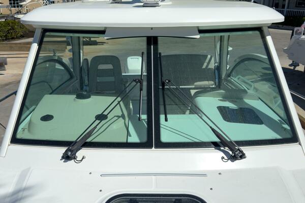 PEARL 31ft Boston Whaler Yacht For Sale