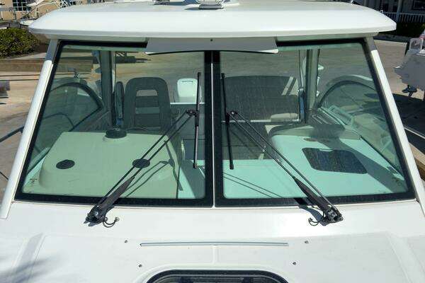 Boston Whaler 315 Conquest Yacht For Sale