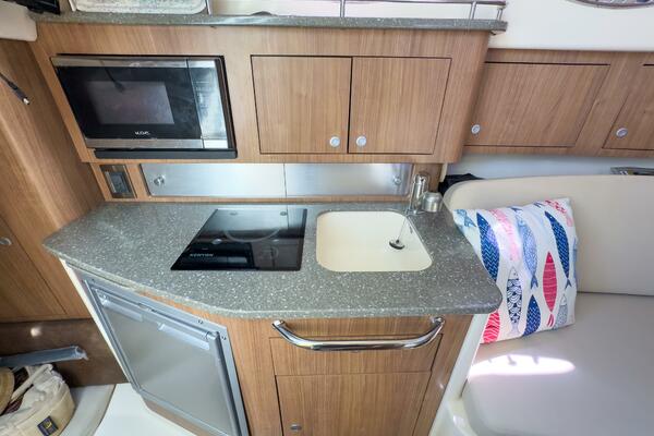 PEARL 31ft Boston Whaler Yacht For Sale