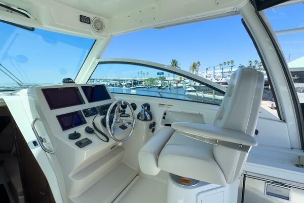 PEARL 31ft Boston Whaler Yacht For Sale