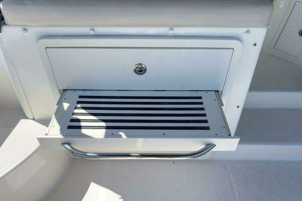 Boston Whaler 315 Conquest Yacht For Sale