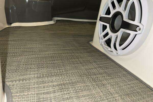 2005 Cruisers Yachts 42