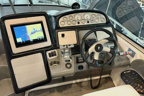 2005 Cruisers Yachts 42
