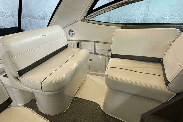 2005 Cruisers Yachts 42