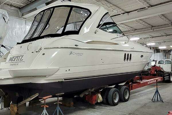 2005 Cruisers Yachts 42