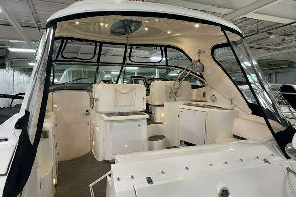 2005 Cruisers Yachts 42