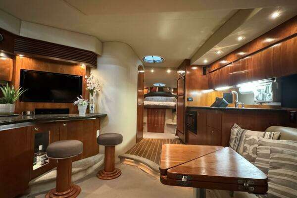 2005 Cruisers Yachts 42