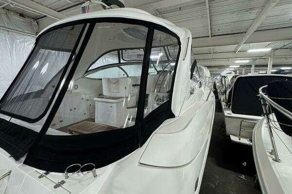 2005 Cruisers Yachts 42