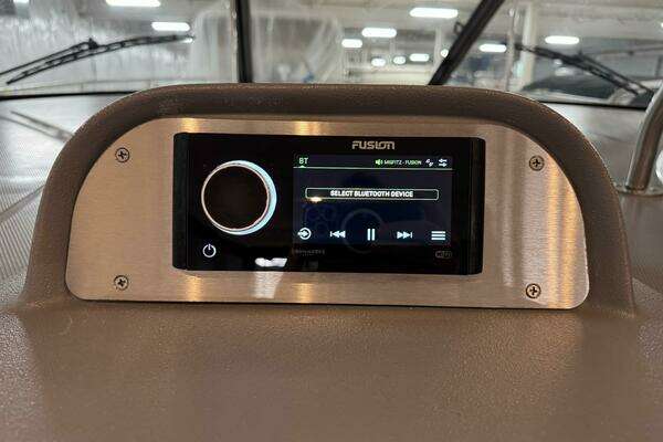 2005 Cruisers Yachts 42