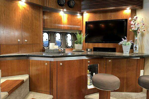 2005 Cruisers Yachts 42