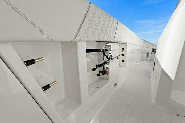 Regal 33 SAV Yacht For Sale