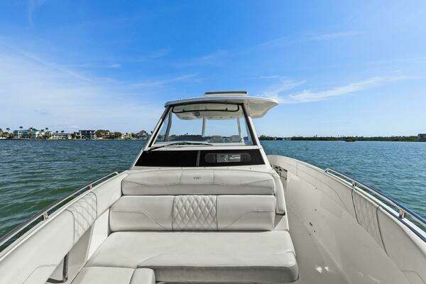 Regal 33 SAV Yacht For Sale