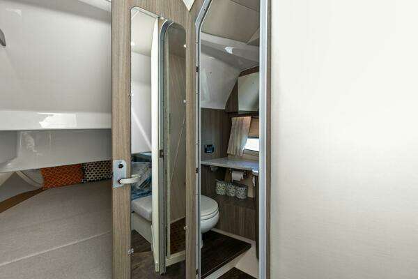 Regal 33 SAV Yacht For Sale