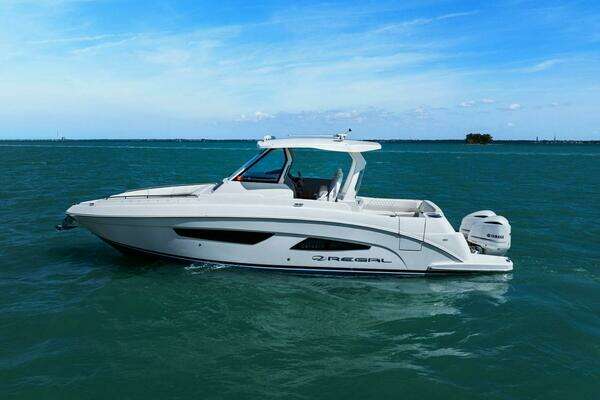 Regal 33 SAV Yacht For Sale