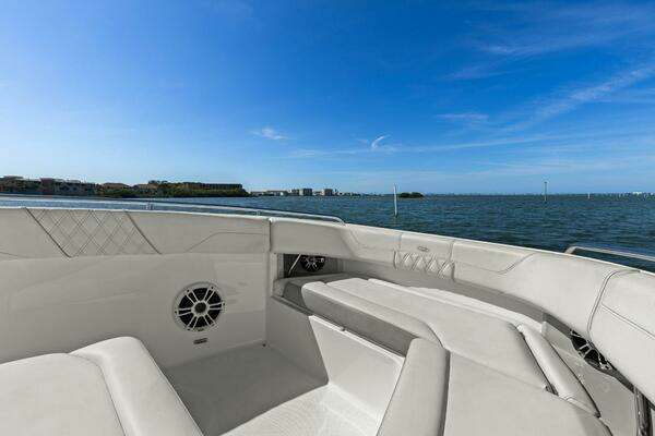 Regal 33 SAV Yacht For Sale