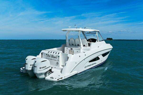 Regal 33 SAV Yacht For Sale
