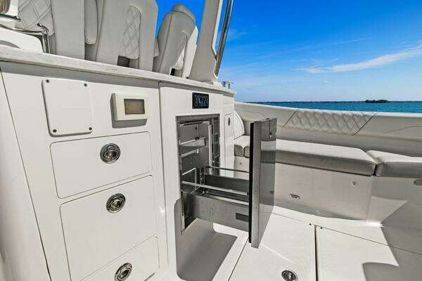 Regal 33 SAV Yacht For Sale