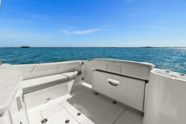 Regal 33 SAV Yacht For Sale