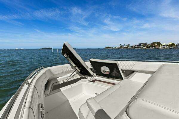 Regal 33 SAV Yacht For Sale