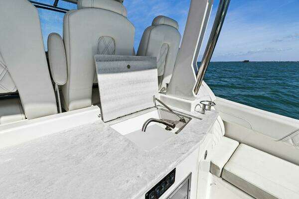 Regal 33 SAV Yacht For Sale