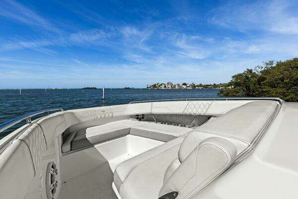 Regal 33 SAV Yacht For Sale