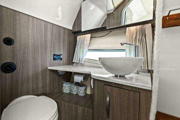 Regal 33 SAV Yacht For Sale