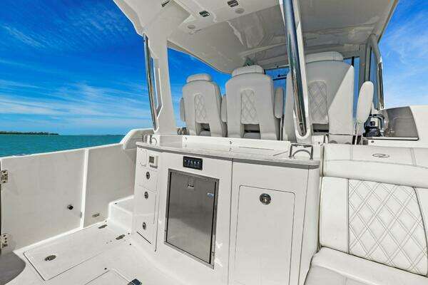 Regal 33 SAV Yacht For Sale