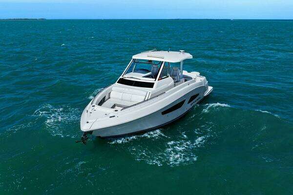 Regal 33 SAV Yacht For Sale