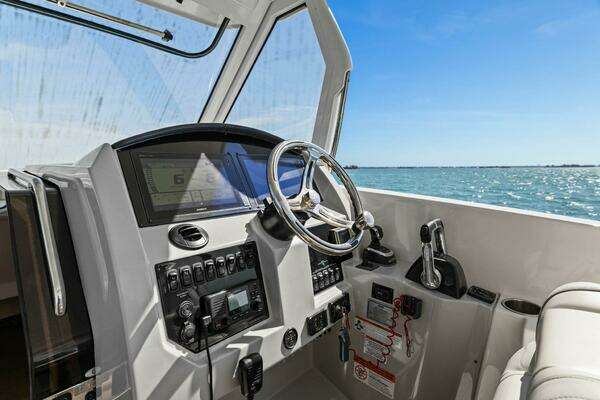 Regal 33 SAV Yacht For Sale