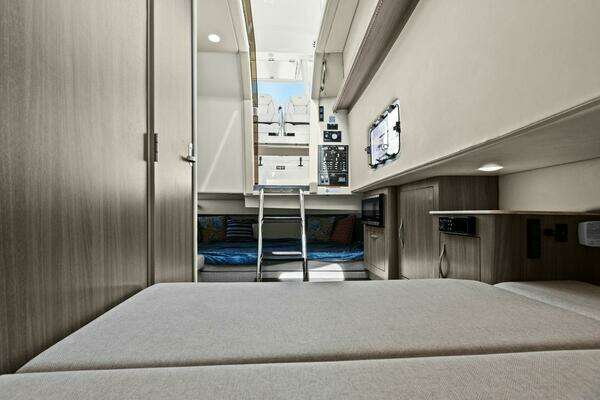 Regal 33 SAV Yacht For Sale