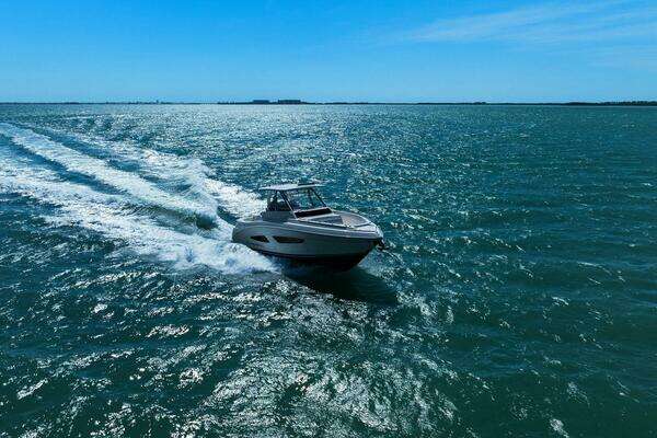 Regal 33 SAV Yacht For Sale