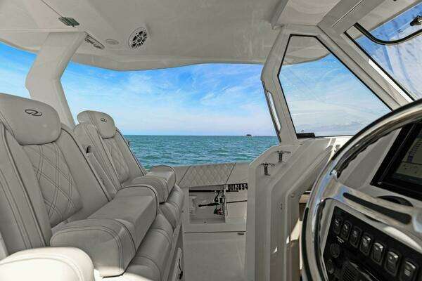 Regal 33 SAV Yacht For Sale