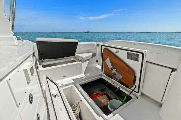 Regal 33 SAV Yacht For Sale