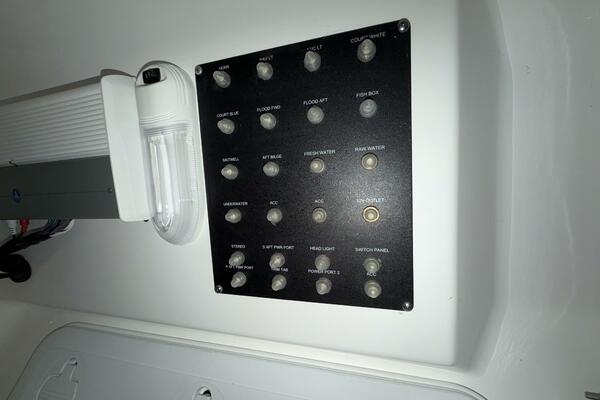 23ft Everglades Yacht For Sale