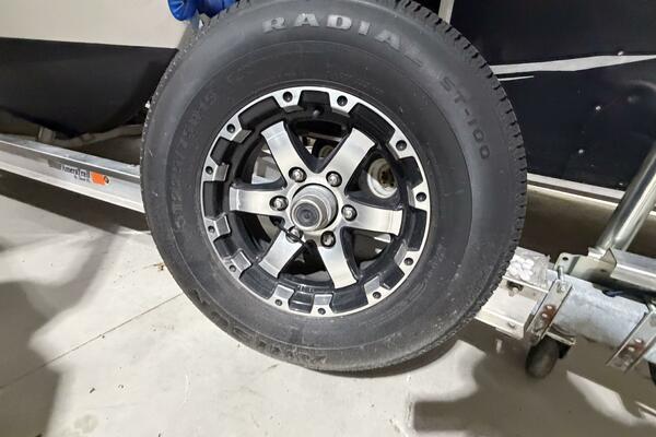 23ft Everglades Yacht For Sale