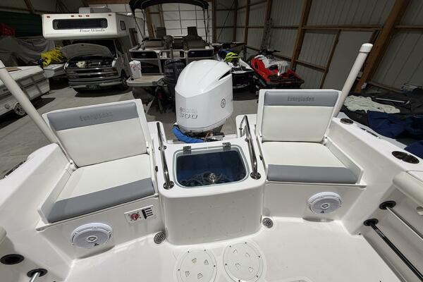 23ft Everglades Yacht For Sale