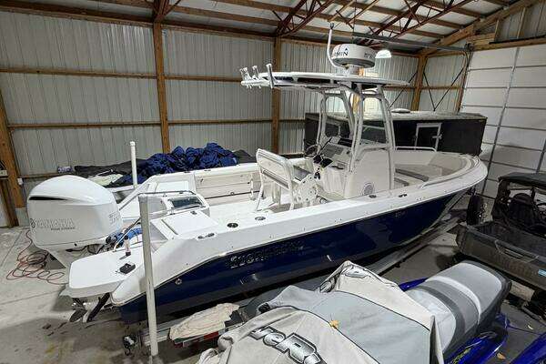 Photo of the 2016 Everglades 230 Center Console