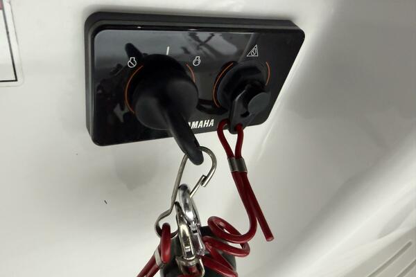 23ft Everglades Yacht For Sale