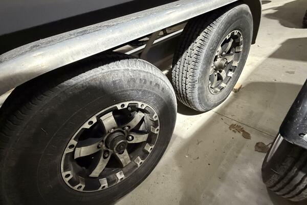 23ft Everglades Yacht For Sale