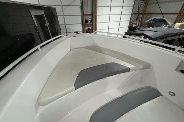 23ft Everglades Yacht For Sale