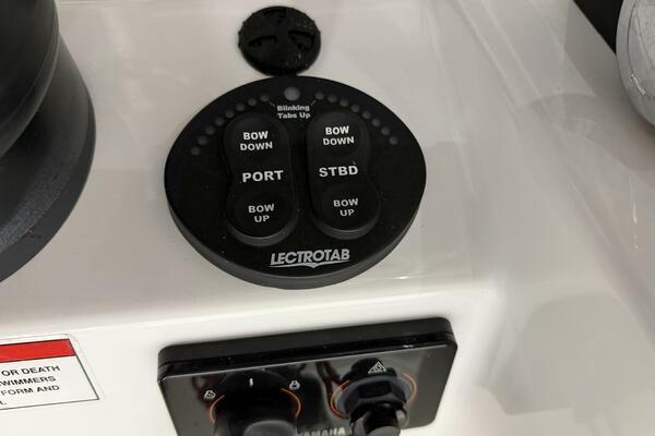 23ft Everglades Yacht For Sale